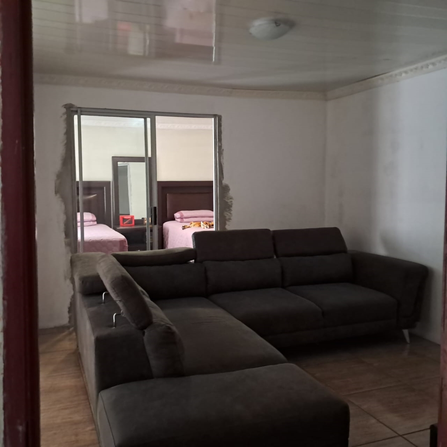 5 Bedroom Property for Sale in Ilitha Park Western Cape